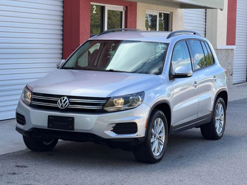 Used 2015 Volkswagen Tiguan SE image 12