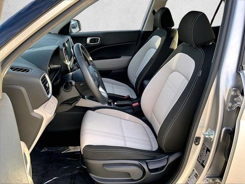 Used 2024 Hyundai Venue SEL image 27