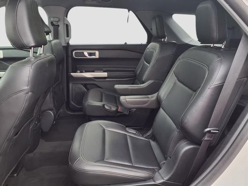 Used 2022 Ford Explorer XLT w/ Equipment Group 202A image 32