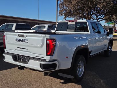 New 2026 GMC Sierra 3500 Denali Ultimate w/ LPO, Black Badging Package