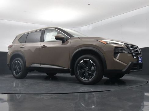 Certified 2025 Nissan Rogue SV w/ SV Premium Package image 22