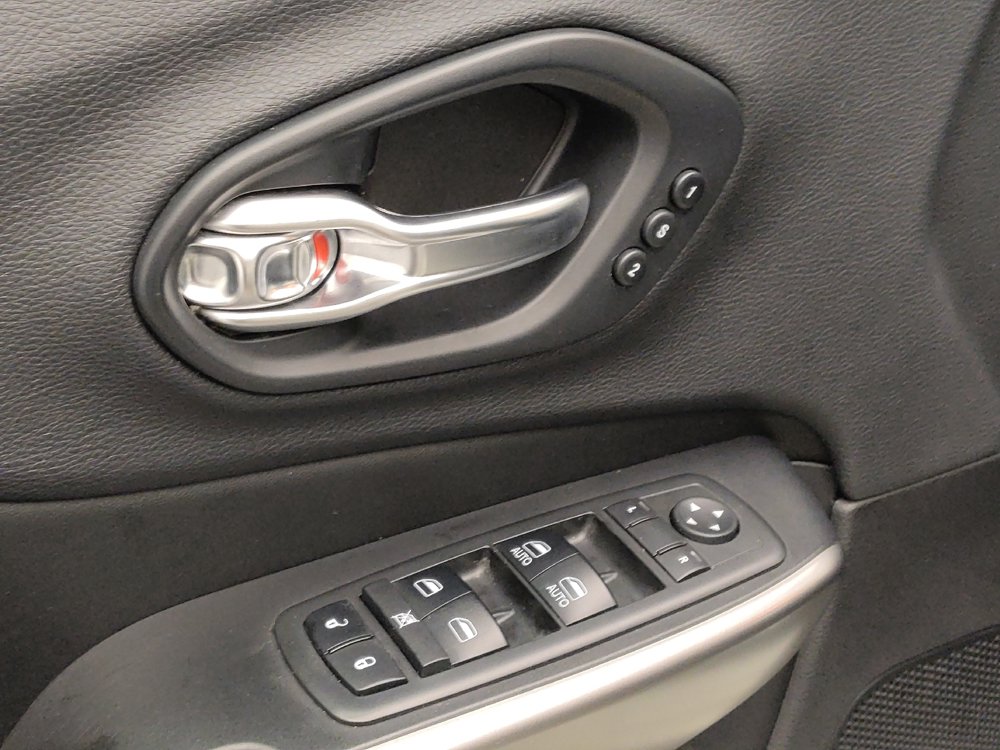 Used 2019 Jeep Cherokee High Altitude AWD/4WD image 27
