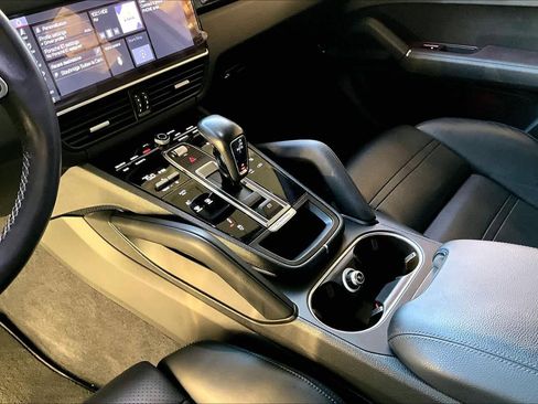Used 2020 Porsche Cayenne S image 16