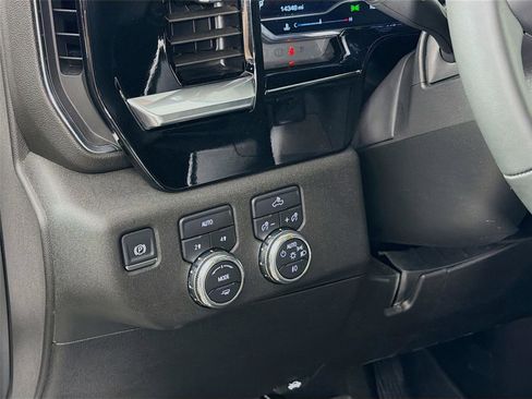 Used 2025 GMC Sierra 1500 Elevation image 10