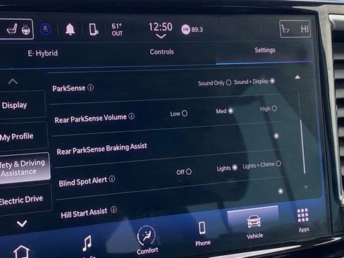 Used 2023 Chrysler Pacifica Touring-L FWD image 24