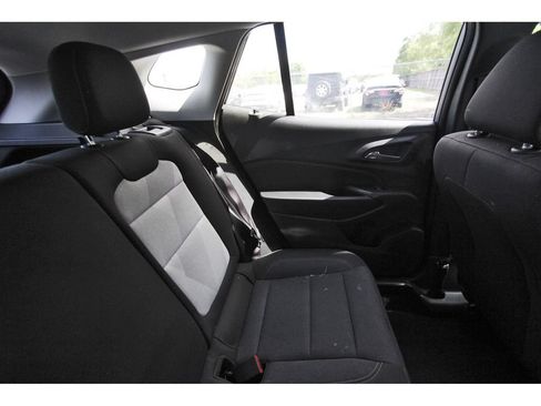 Used 2025 Chevrolet Trax LS w/ LS Convenience Package FWD image 13