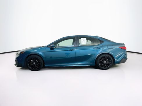 Used 2025 Toyota Camry SE FWD image 4