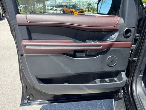 Used 2023 Ford Expedition Limited RWD image 13