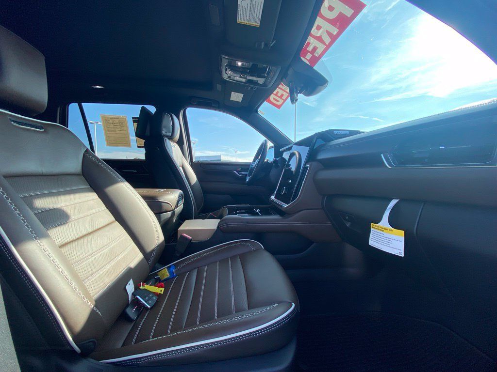 Used 2026 GMC Yukon Denali Ultimate AWD/4WD image 35