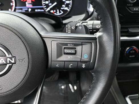 Used 2024 Nissan Pathfinder SV FWD image 28