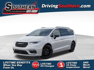 New 2026 Chrysler Pacifica Limited w/ Uconnect Theater Family Group 360° Tour