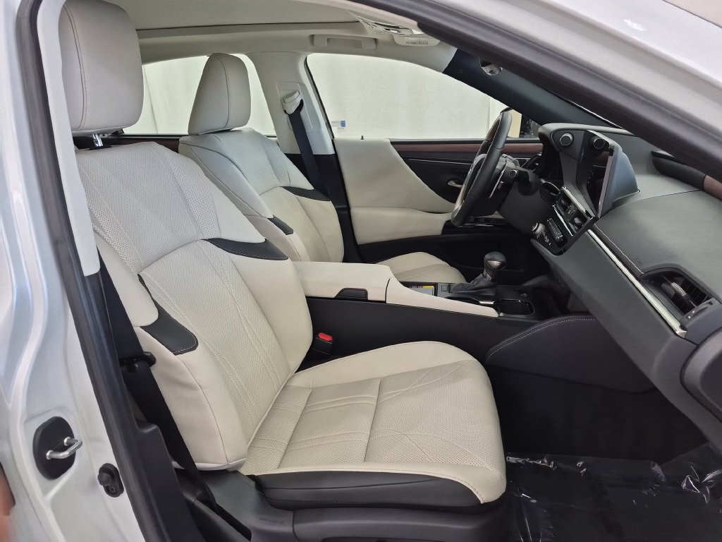 Used 2025 Lexus ES 350 Ultra Luxury w/ Accessory Package (Z1) FWD image 32