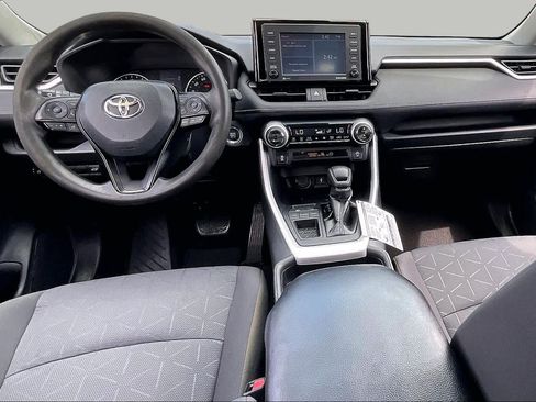 Used 2021 Toyota RAV4 XLE w/ Convenience Package FWD image 16