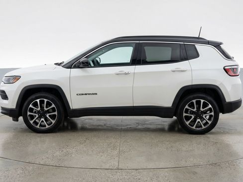 Used 2025 Jeep Compass Trailhawk image 5