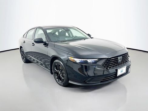 Certified 2025 Honda Accord SE image 3