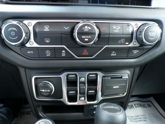 Used 2025 Jeep Gladiator Sport AWD/4WD image 17