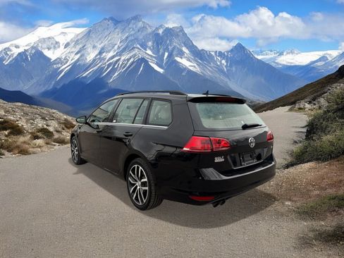 Used 2016 Volkswagen Golf Limited Edition image 3