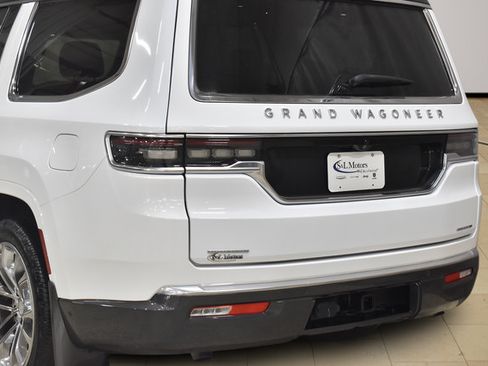 Used 2022 Jeep Grand Wagoneer Series II AWD/4WD image 39