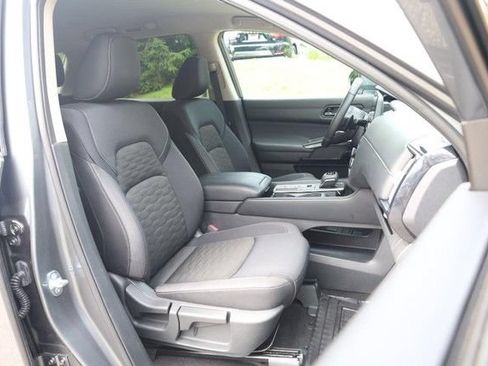 Certified 2025 Nissan Pathfinder SV FWD image 27