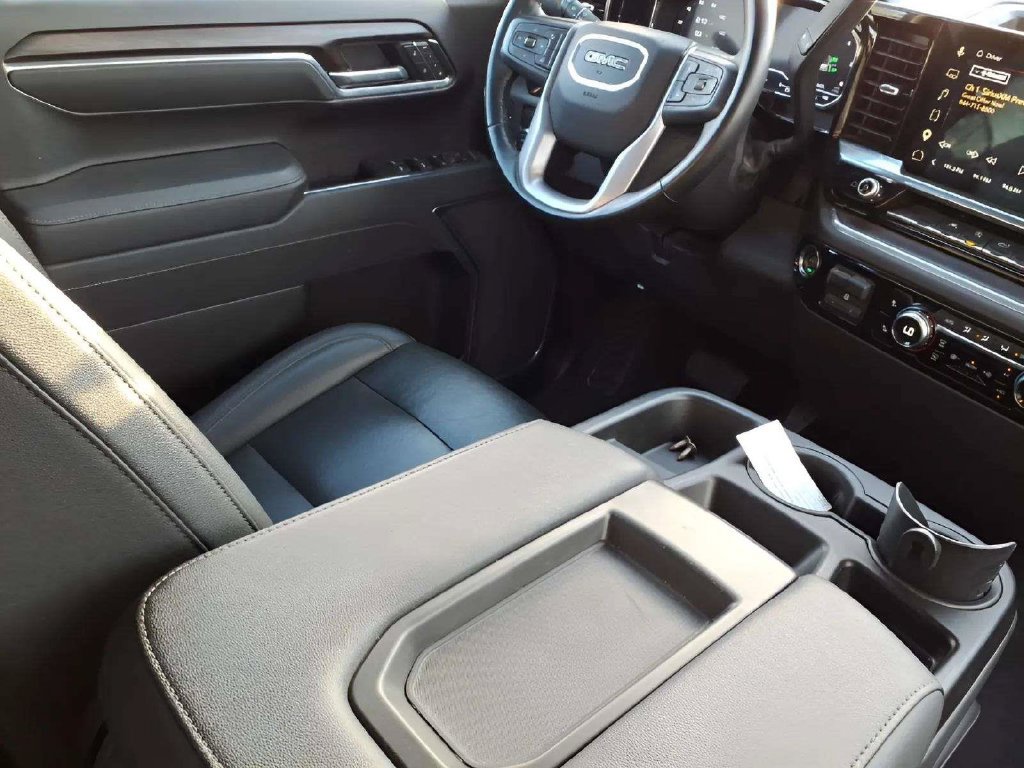 Used 2025 GMC Sierra 1500 SLT RWD image 10