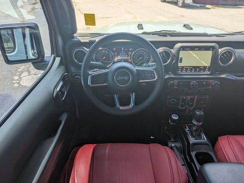 Used 2023 Jeep Wrangler Unlimited Sahara AWD/4WD image 29