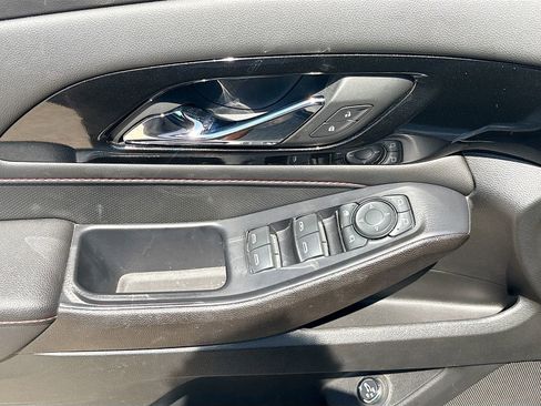 Used 2022 Chevrolet Traverse RS FWD image 17