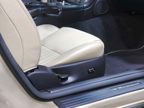 Used 2005 Ford Thunderbird image 60