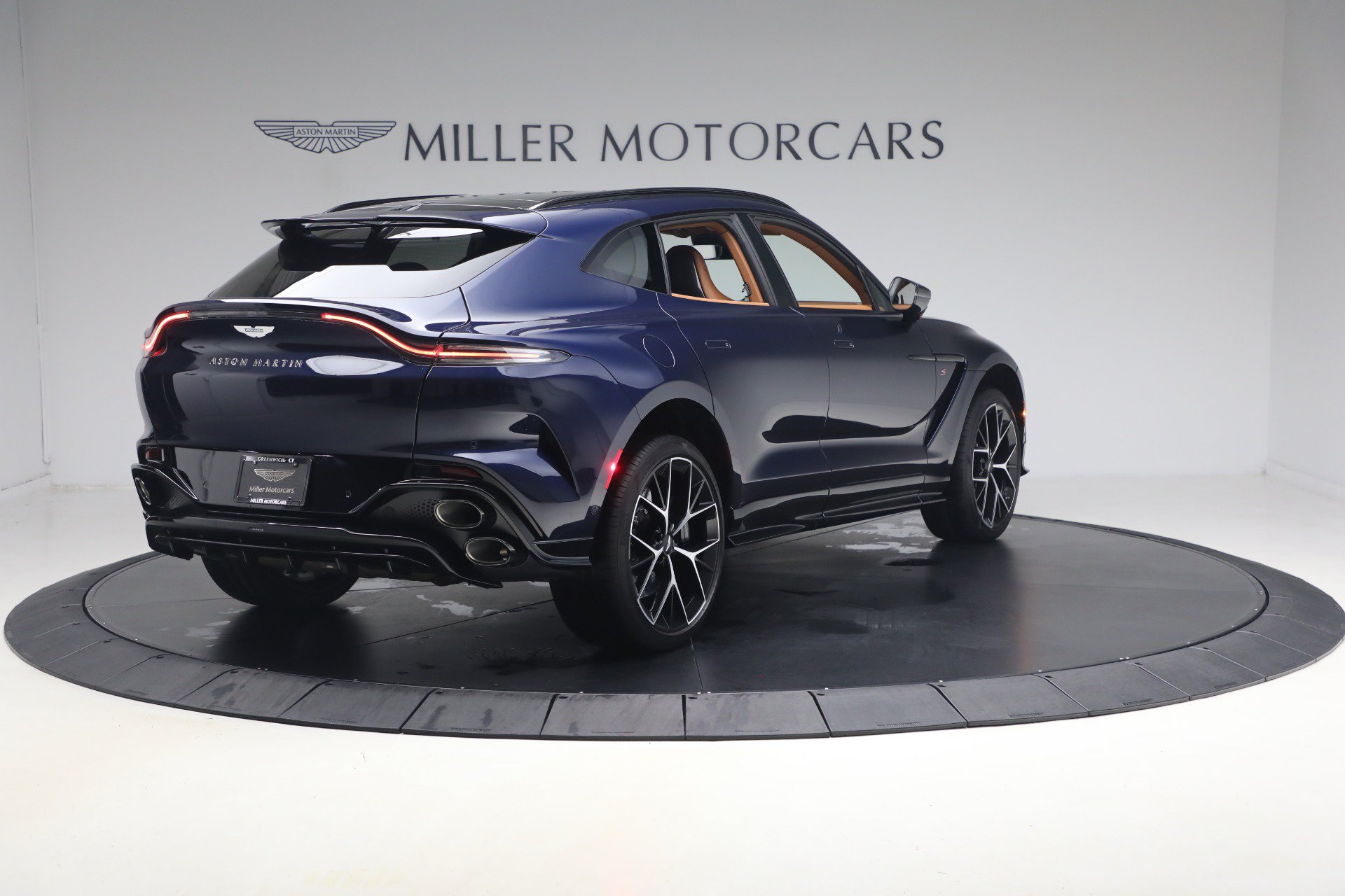 Used 2026 Aston Martin DBX S AWD/4WD image 6