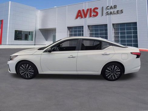 Used 2025 Nissan Altima 2.5 SV FWD image 10