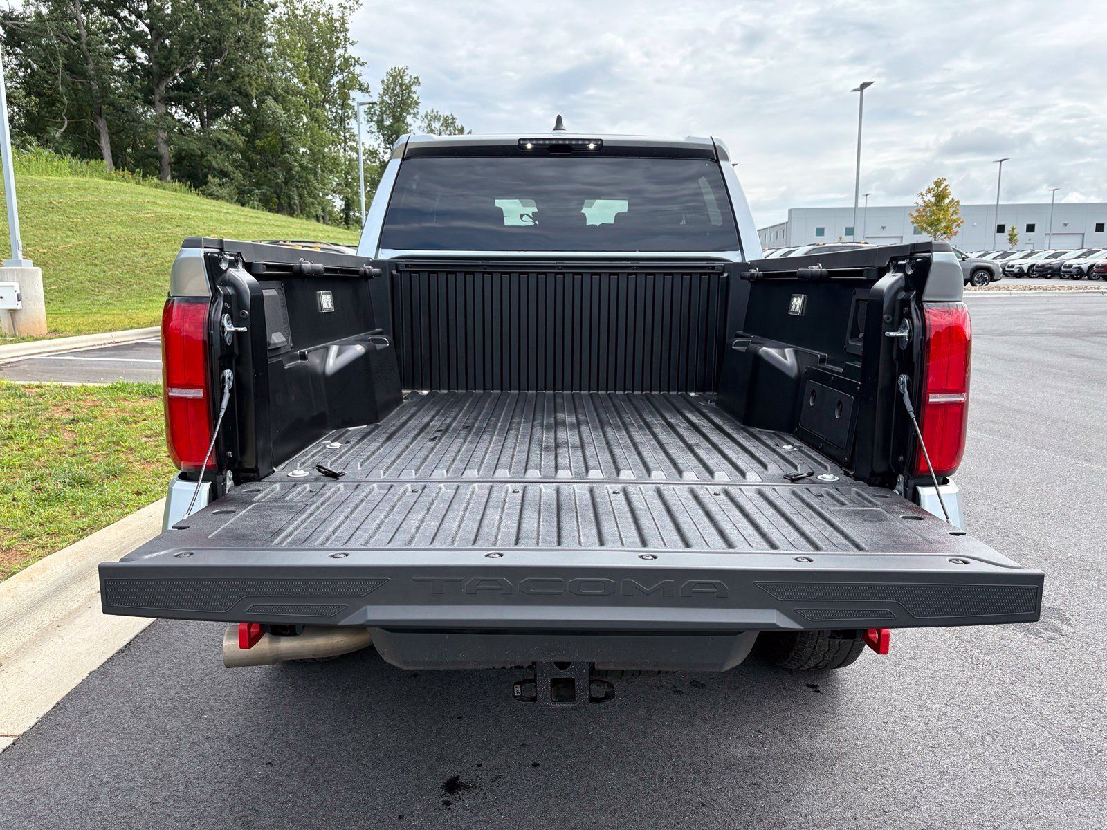 Used 2025 Toyota Tacoma TRD Off-Road AWD/4WD image 11
