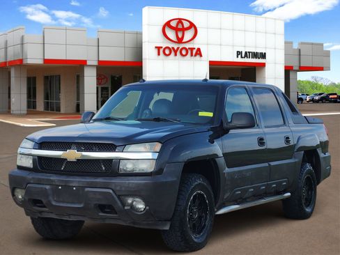Used 2005 Chevrolet Avalanche LT w/ Preferred Equipment Group AWD/4WD image 2