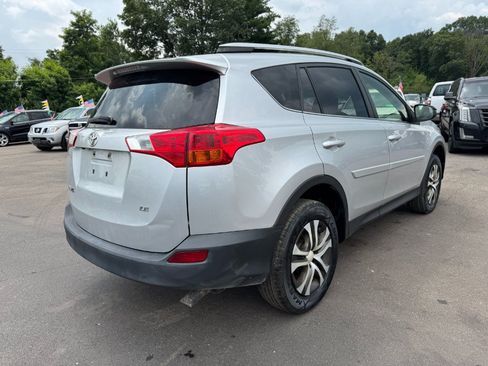 Used 2013 Toyota RAV4 LE FWD image 5