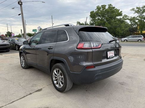 Used 2019 Jeep Cherokee Latitude Plus w/ Comfort/Convenience Group FWD image 7