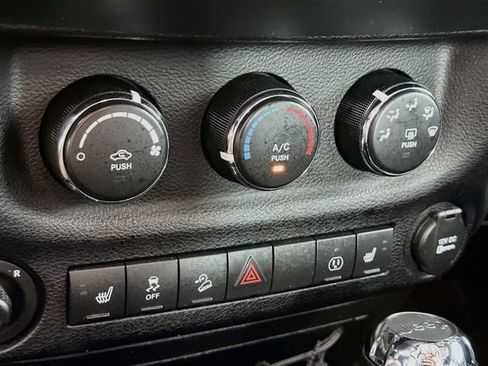 Used 2017 Jeep Wrangler Unlimited Sahara AWD/4WD image 18
