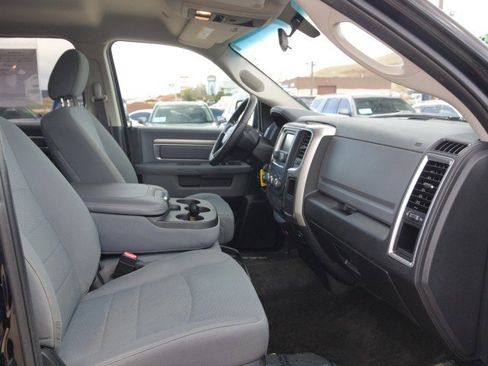 Used 2017 RAM 1500 Classic SLT AWD/4WD image 31