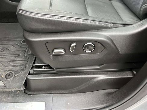 Certified 2024 GMC Yukon Denali image 23