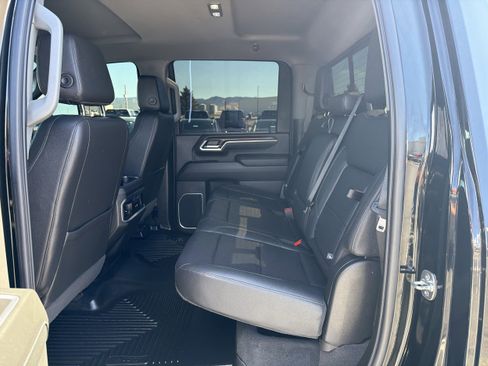 Used 2025 GMC Sierra 3500 SLT w/ SLT Convenience Package AWD/4WD image 9