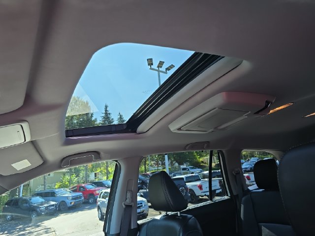 Used 2019 Honda Pilot Touring image 32