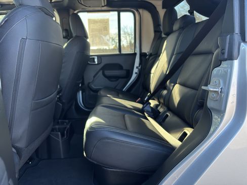 Used 2022 Jeep Gladiator Sport AWD/4WD image 10