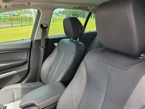 Used 2018 BMW 320i xDrive Sedan w/ Convenience Package AWD/4WD image 18