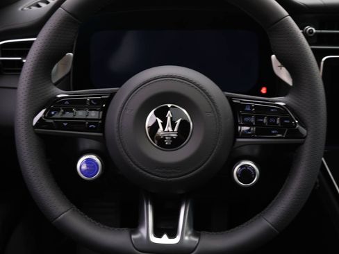 New 2024 Maserati Grecale GT image 13