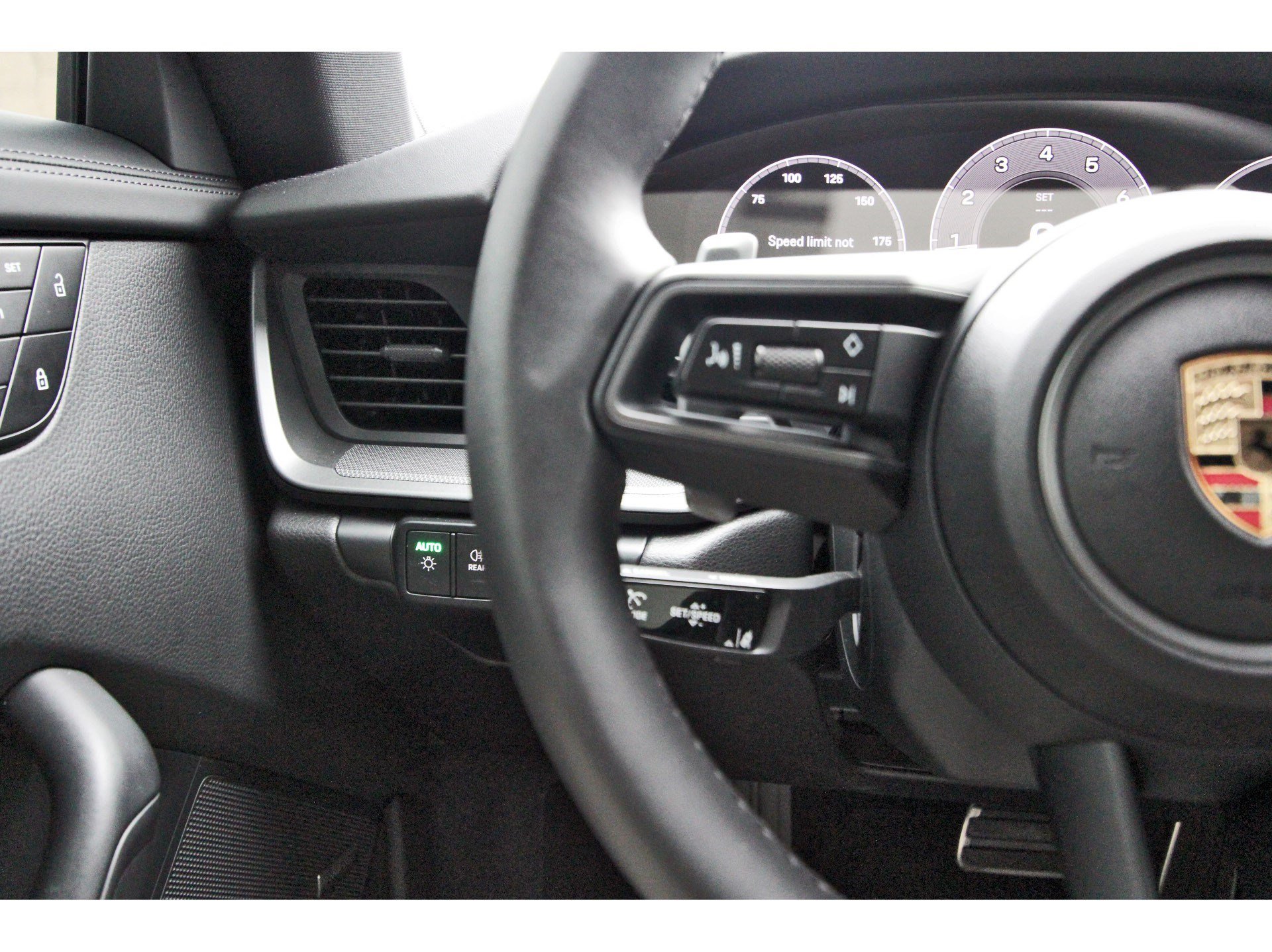 Used 2025 Porsche 911 Carrera S RWD image 12