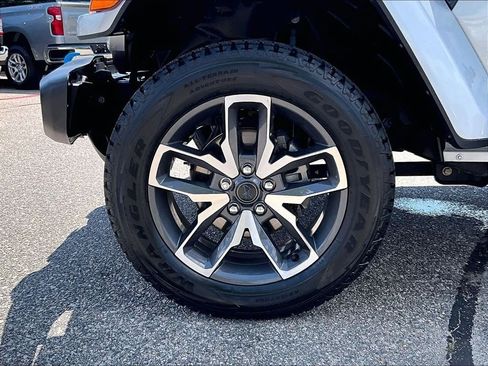 Used 2024 Jeep Wrangler Unlimited AWD/4WD image 7