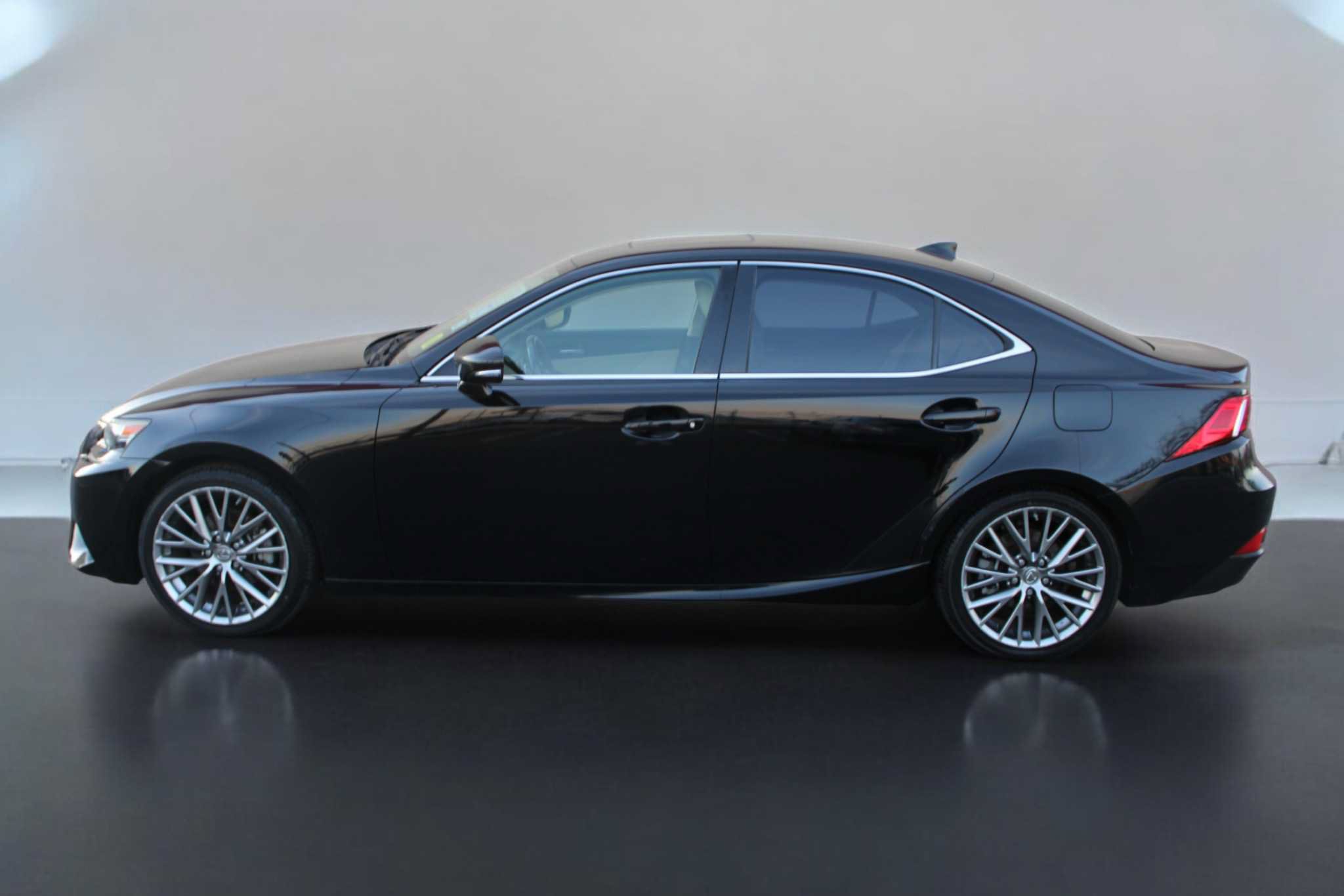 Used 2015 Lexus IS 250 w/ Navigation System Package RWD image 9