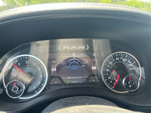 Used 2019 RAM 1500 Laramie AWD/4WD image 10
