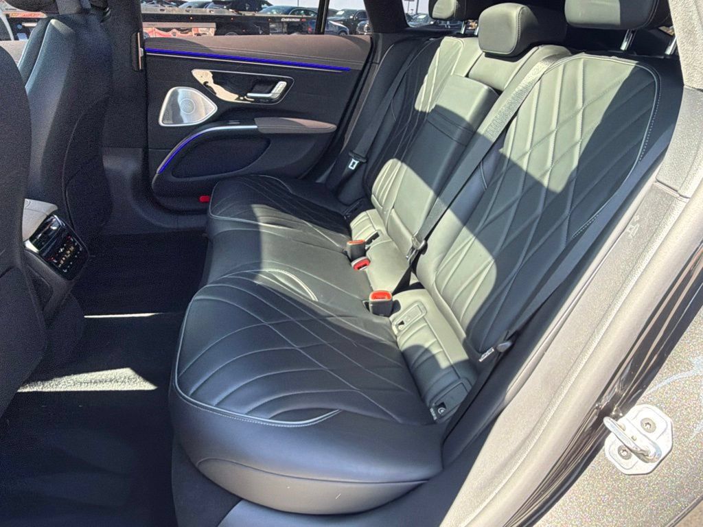 Used 2023 Mercedes-Benz EQS 580 4MATIC Sedan image 32