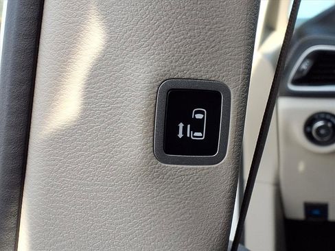 Used 2023 Chrysler Pacifica Limited image 10