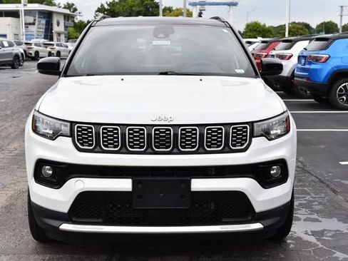 Used 2025 Jeep Compass Limited AWD/4WD image 4