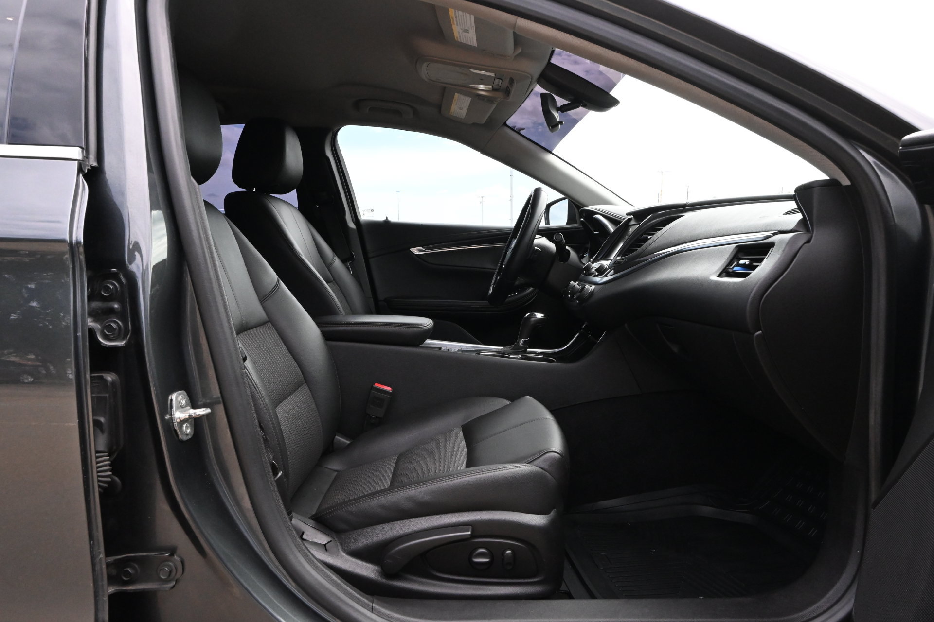 Used 2019 Chevrolet Impala LT FWD image 23