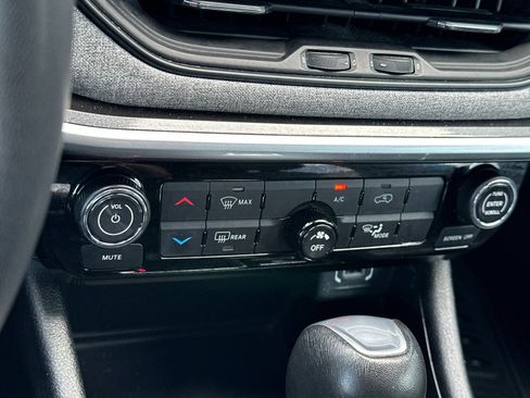 Used 2024 Jeep Compass Latitude AWD/4WD image 20